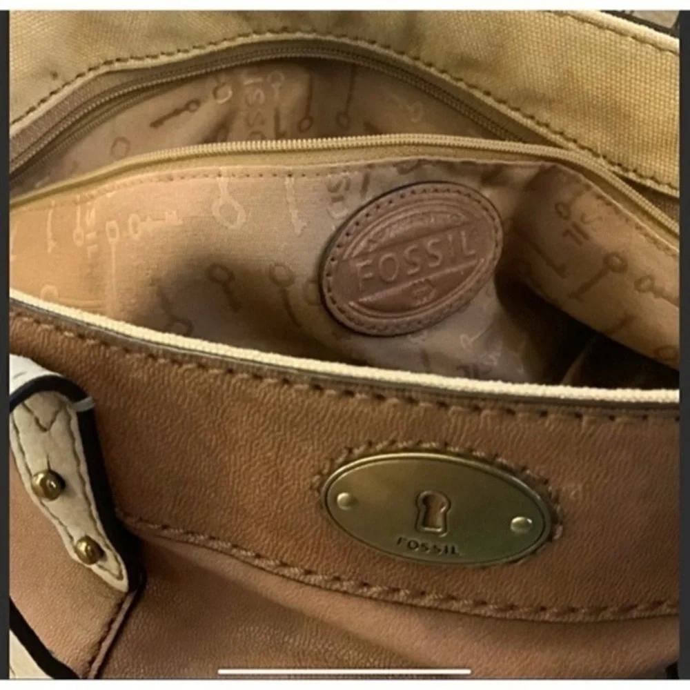 Fossil tan -/cream color block shoulder bag